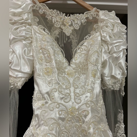 WEDDING DRESS | Women’s Wedding dress size 2-4 - Picture 6 of 10